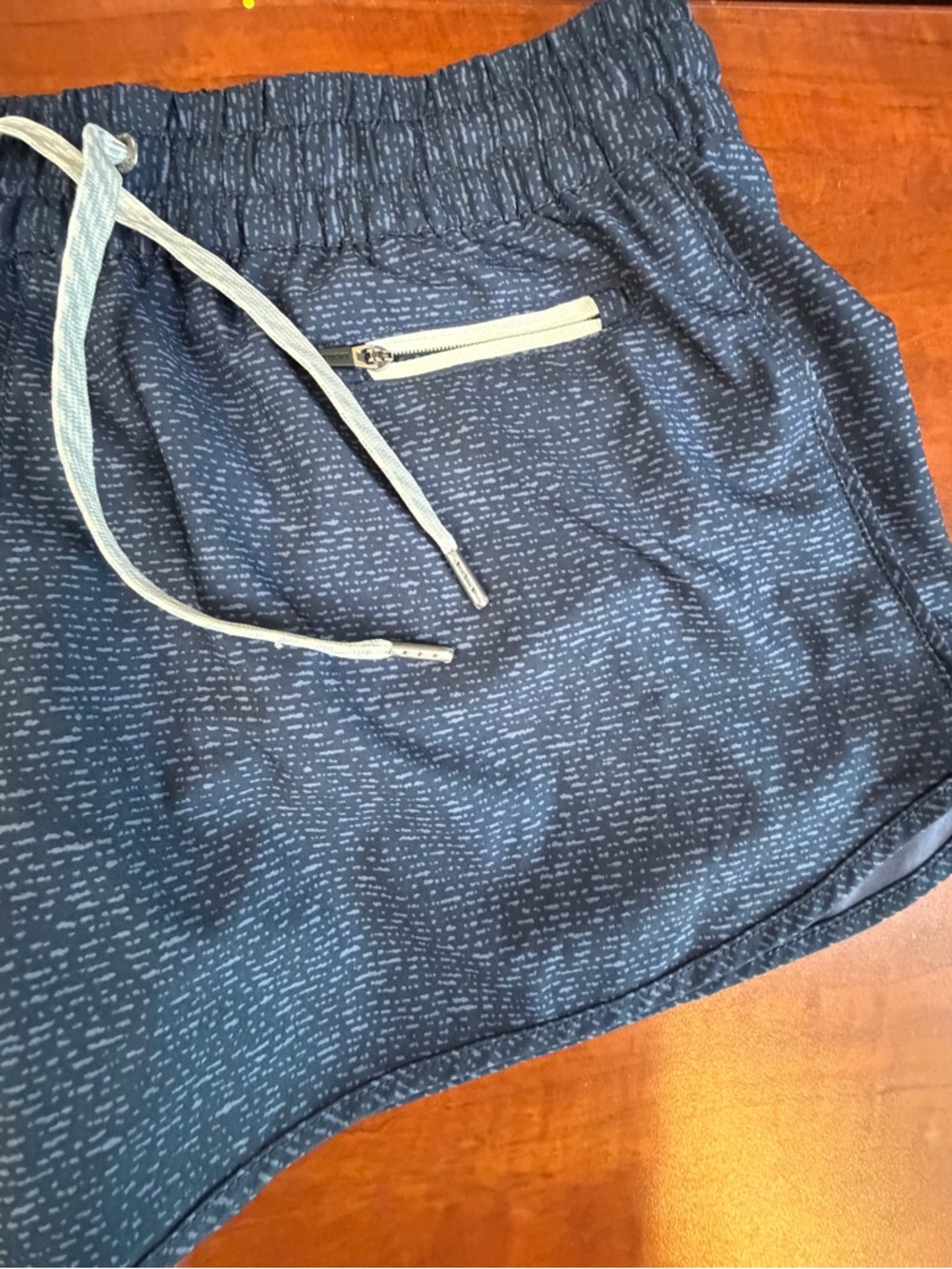 Vuori Med Clementine Short 2.0. Azure Dashed Lines - Picture 3 of 9